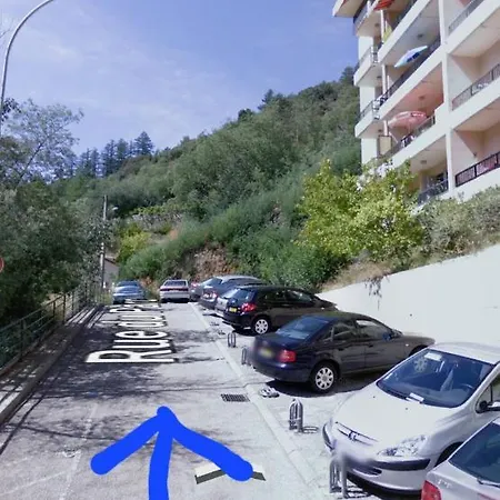 Joli Renove Situe Au Pied Des Thermes Apartman