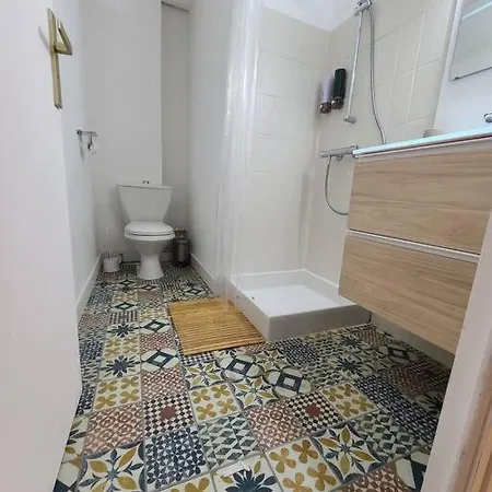 Joli Renove Situe Au Pied Des Thermes